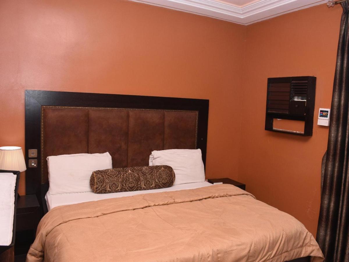 Hard Break Hotel Enugu Ngoại thất bức ảnh