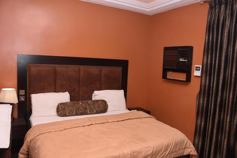 Hard Break Hotel Enugu Ngoại thất bức ảnh