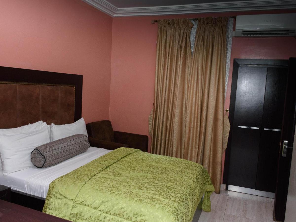 Hard Break Hotel Enugu Ngoại thất bức ảnh