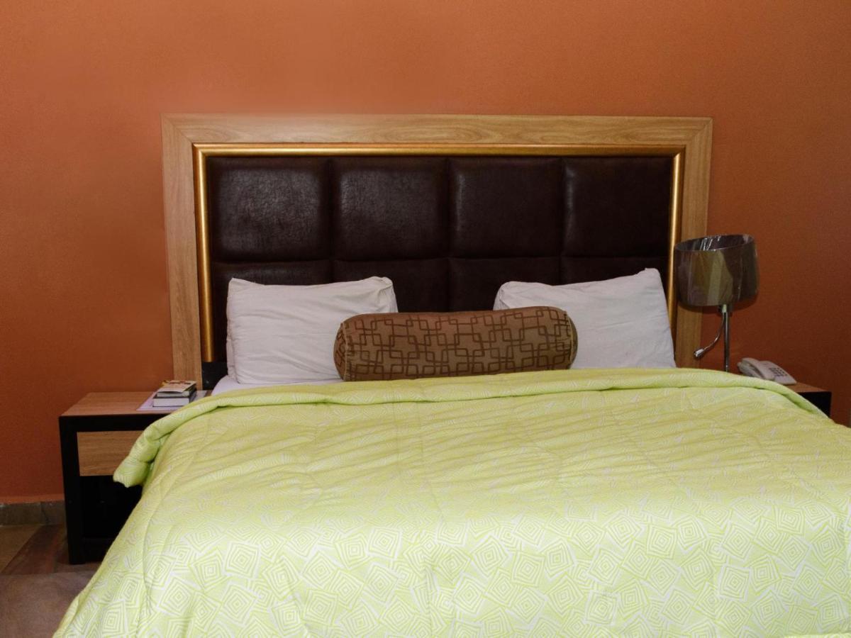 Hard Break Hotel Enugu Ngoại thất bức ảnh