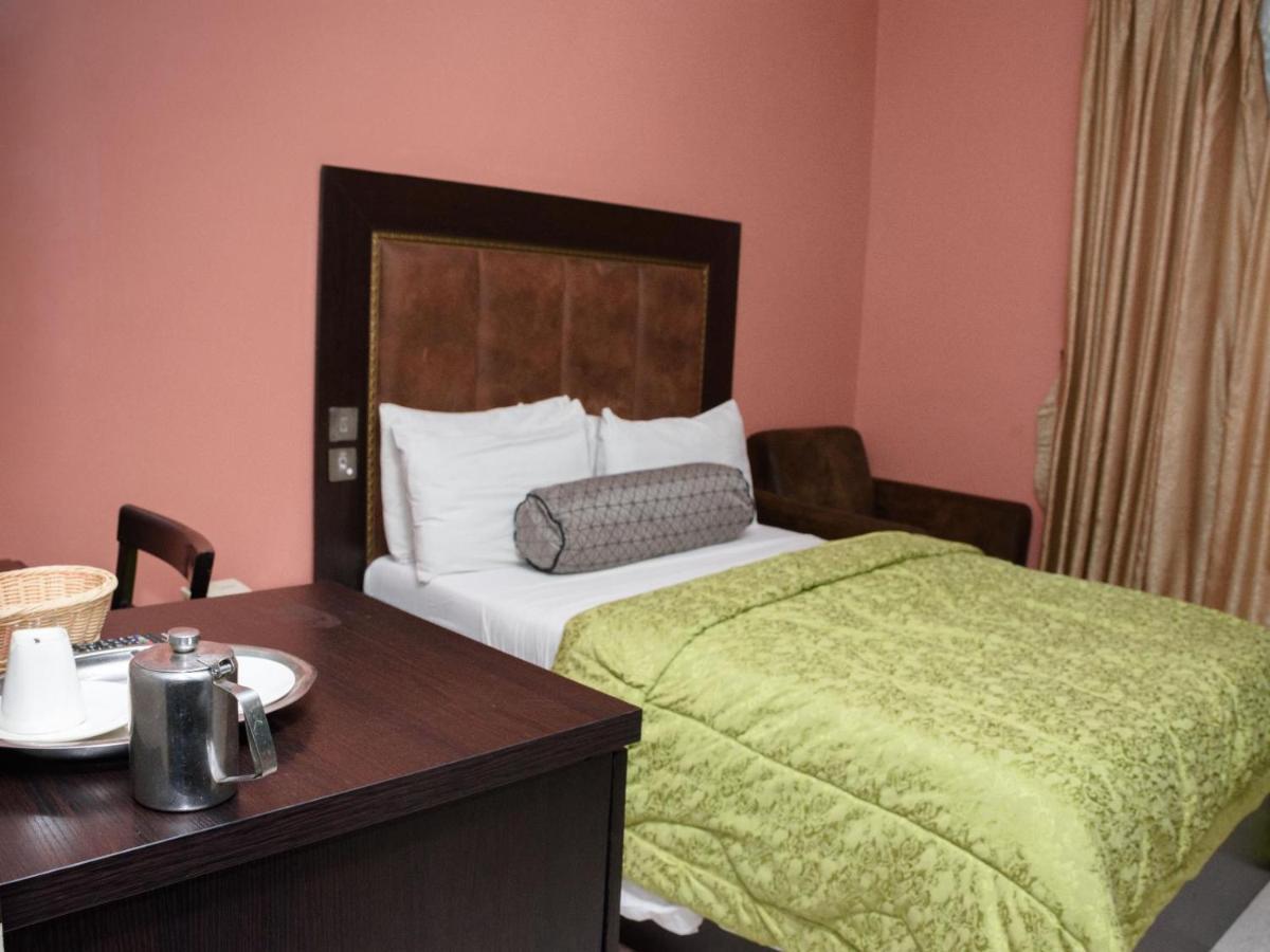 Hard Break Hotel Enugu Ngoại thất bức ảnh