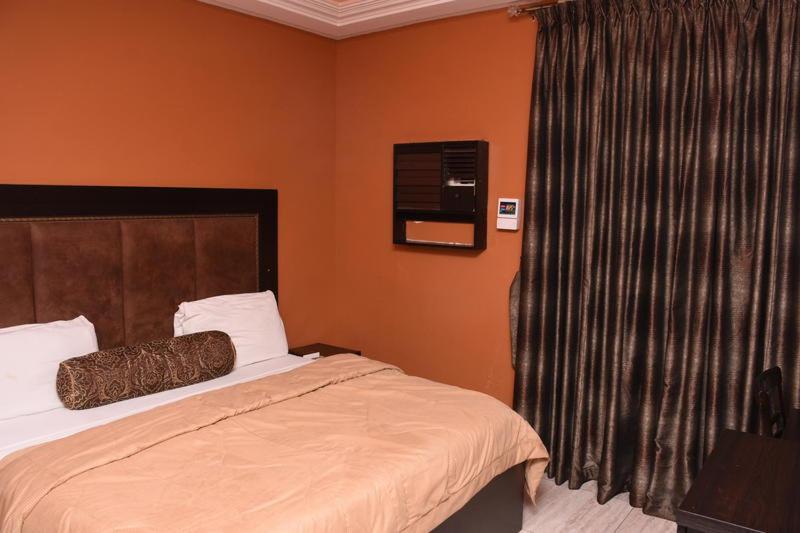 Hard Break Hotel Enugu Ngoại thất bức ảnh