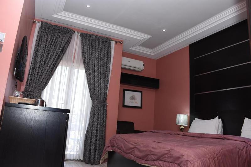 Hard Break Hotel Enugu Ngoại thất bức ảnh