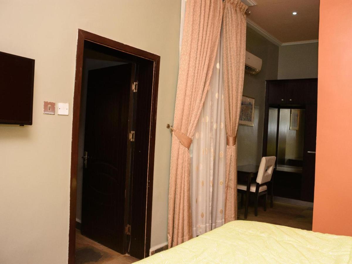 Hard Break Hotel Enugu Ngoại thất bức ảnh