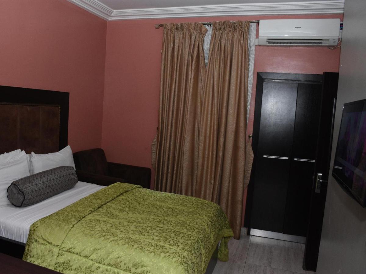 Hard Break Hotel Enugu Ngoại thất bức ảnh