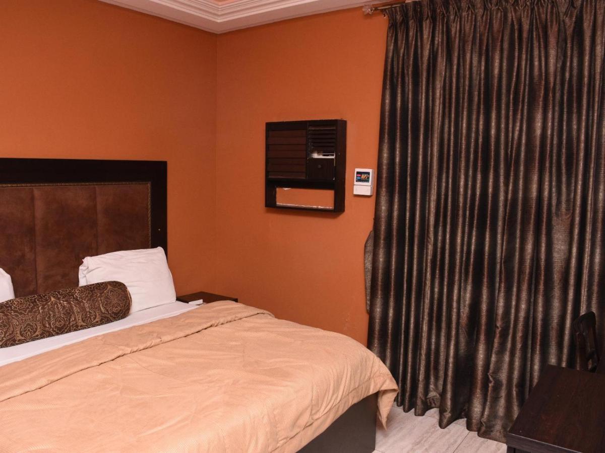 Hard Break Hotel Enugu Ngoại thất bức ảnh