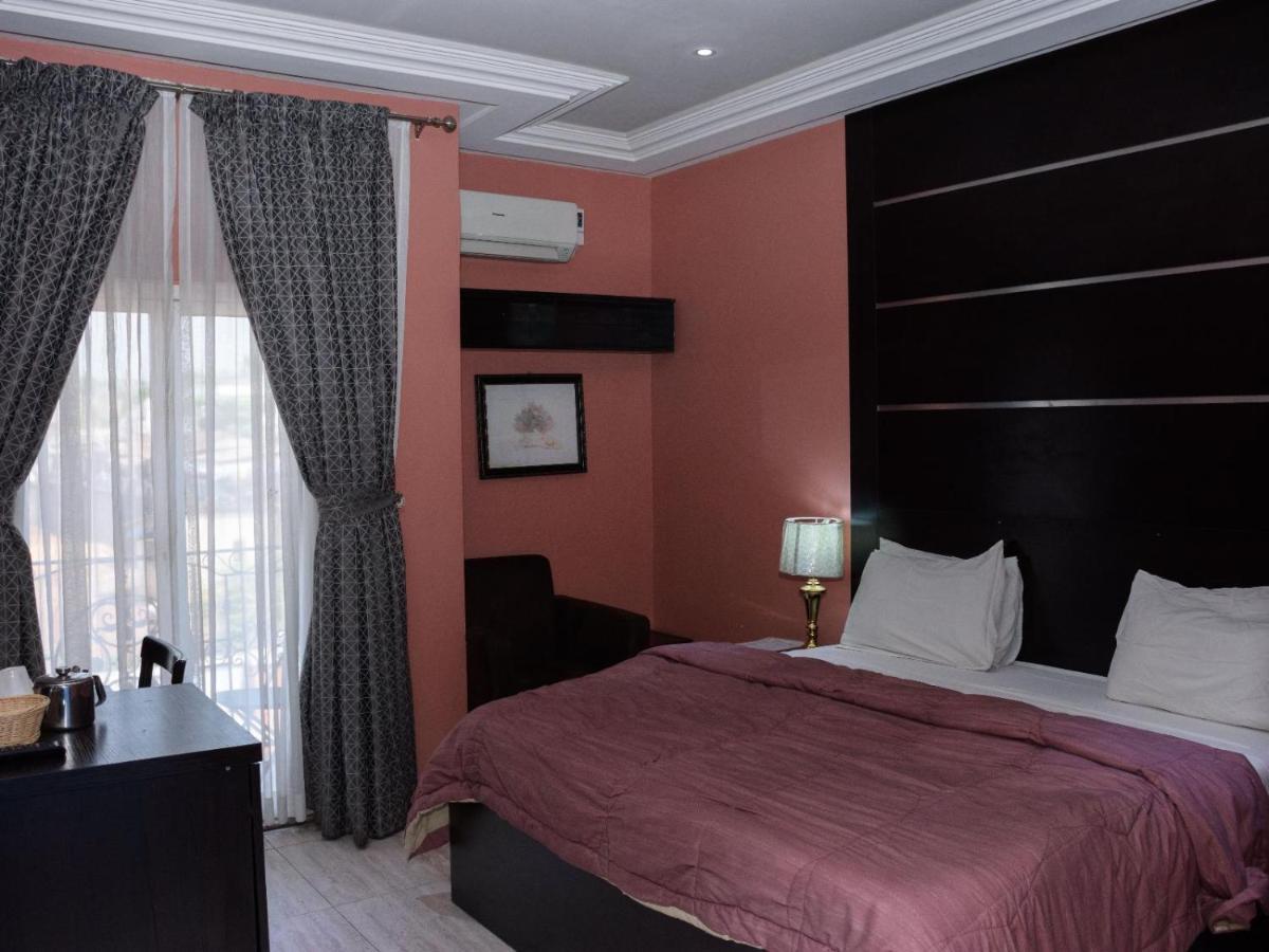 Hard Break Hotel Enugu Ngoại thất bức ảnh